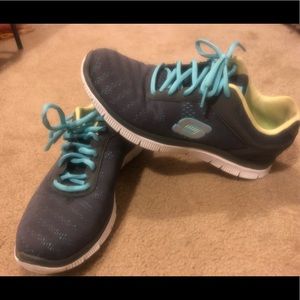 Women’s Sketchers memory foam size 8